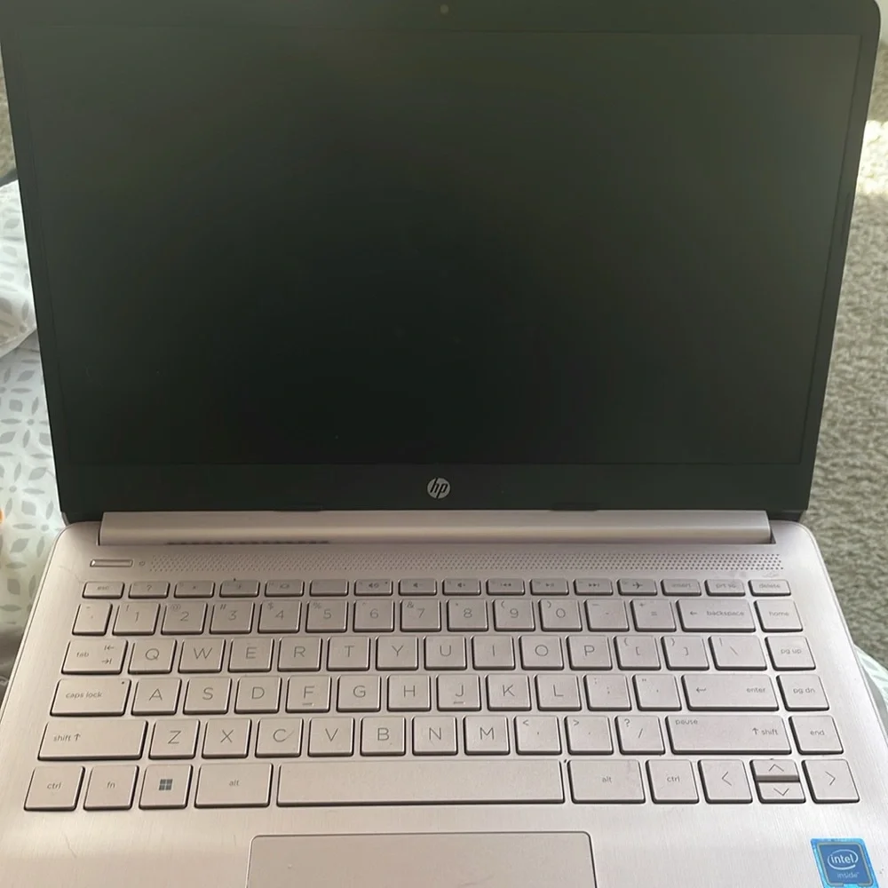 HP laptop with video camera (comes with charger) Microsoft 11
